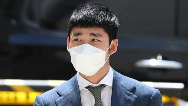 Lim Hyo-jun đến dự phiên xử