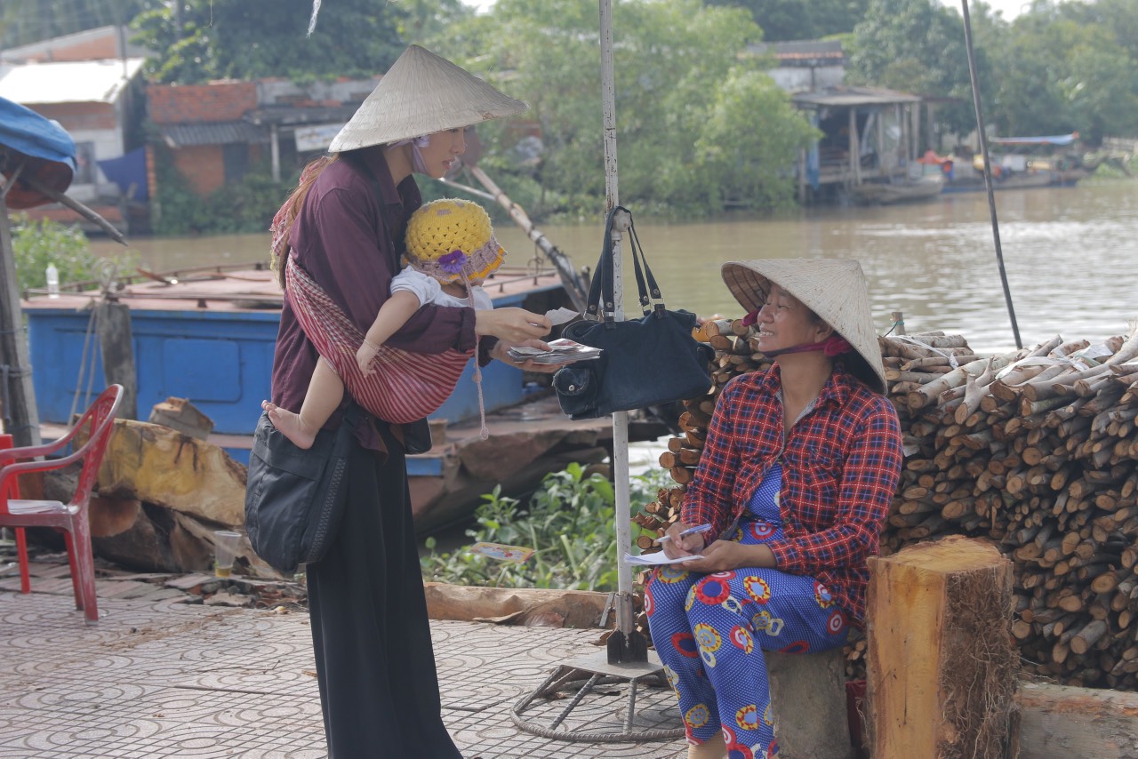 Nữ diễn viên gặp sự cố bất ngờ, suýt đuối nước khi đang quay cảnh đêm ở miền Tây - 1