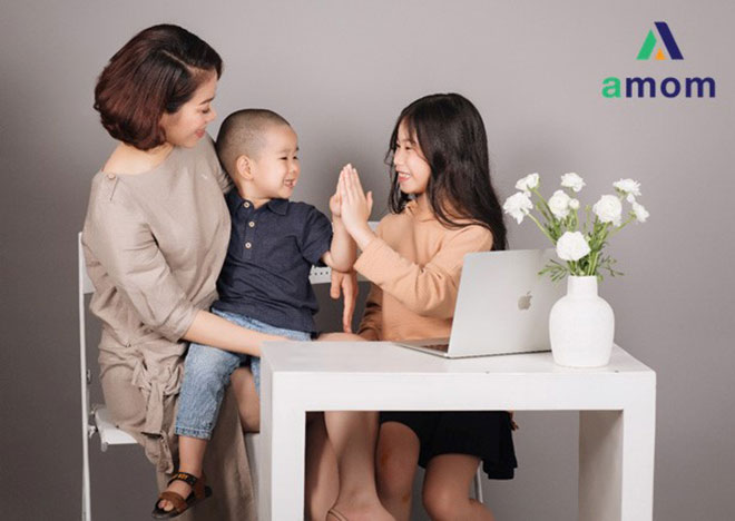 Điểm độc đáo của lớp livestream: Bố mẹ dễ dàng kiểm tra và tham gia tương tác cùng con.