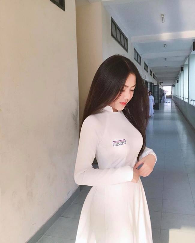 Angela Phương Trinh xinh tươi tuổi 18