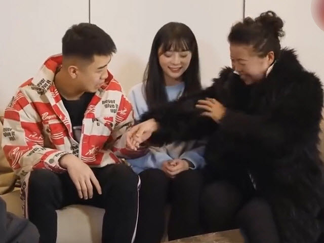 Video Clip Cười - Chàng trai bị "đuổi thẳng cổ" ngay lần đầu tiên ra mắt nhà bạn gái