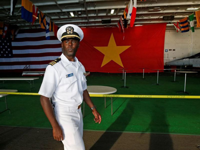 Giới học giả Mỹ bày tỏ sự ủng hộ đối với Việt Nam trong việc xác lập chủ quyền ở Biển Đông.&nbsp;Trong ảnh: Lính Mỹ trên tàu sân bay USS Carl Vinson tại Đà Nẵng ngày 5-3-2018. Ảnh: REUTERS