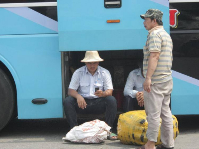 Kinh doanh - Chùm ảnh: Nhà xe "đói" khách trong ngày đầu gỡ bỏ giãn cách vận tải
