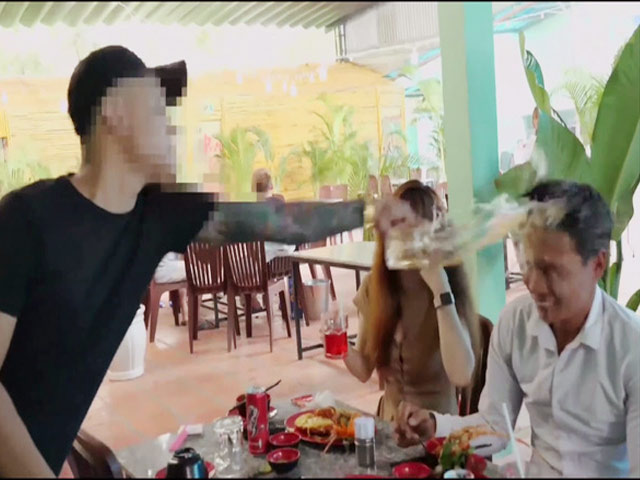 Giải trí - "YouTuber nghèo nhất VN" gặp họa bị hành hung, ném trứng vào nhà