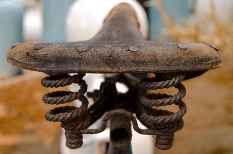 Người đàn ông đã ăn trộm yên xe đạp từ một phần tư thế kỉ trước (Nguồn: Oddycentral)