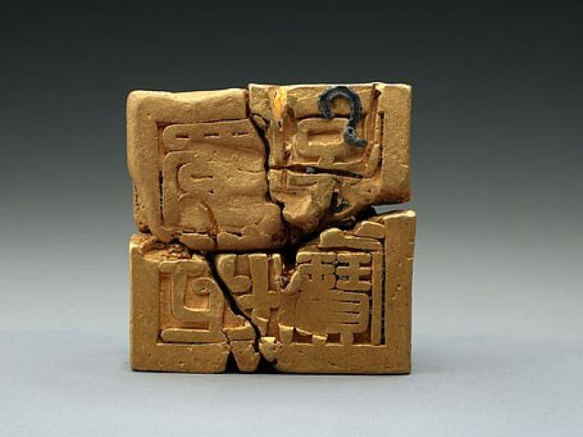 Phi thường - kỳ quặc - Phát hiện ấn triện bằng vàng ròng gần 400 năm tuổi