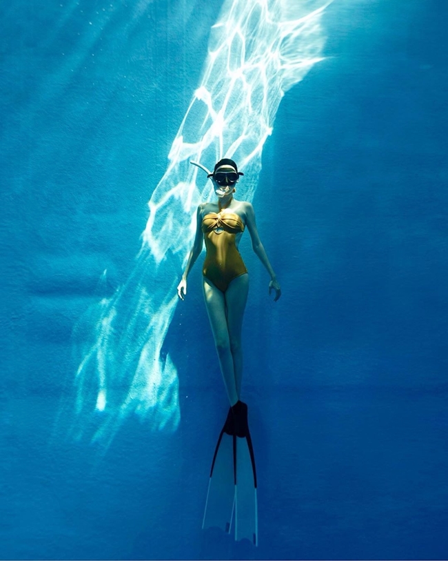 Còn với các nhiếp ảnh gia, chụp hình dưới nước được xem như một thử thách nghệ thuật đầy cuốn hút.