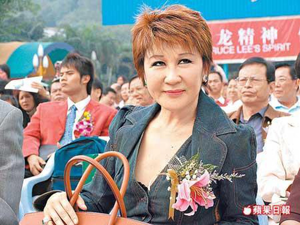 Bà hiện sống kín tiếng và vẫn luôn day dứt với mối tình cùng Lý Tiểu Long