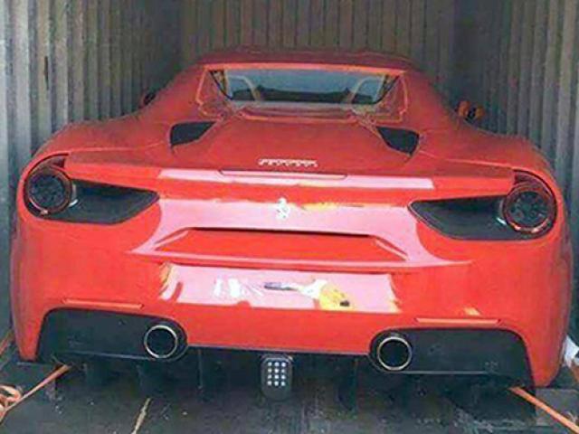 Tin tức ô tô - Hải quan hỏa tốc tìm chủ nhân siêu xe bị "bỏ rơi" ở cảng Hải Phòng