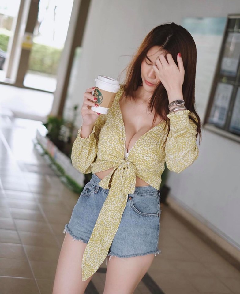 Hot girl Thái Lan diện yếm theo style trống trải - 3