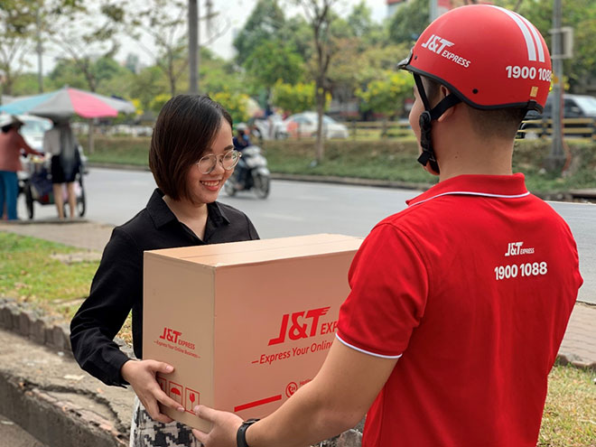 J&amp;T Express đang triển khai đồng thời nhiều chương trình ưu đãi dành cho cả khách hàng mới và cũ trong tháng 5.