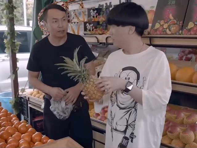 Video Clip Cười - Khi thanh niên thích "cà khịa" đi mua hoa quả