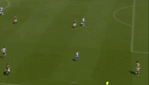 Những pha xử lý ngớ ngẩn khiến đồng đội "ói máu" của các thủ môn - 9