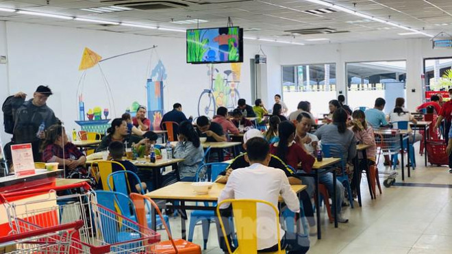 Người Sài Gòn ra phố che chắn kín mít chống chọi với nắng gắt tháng 5 - 14