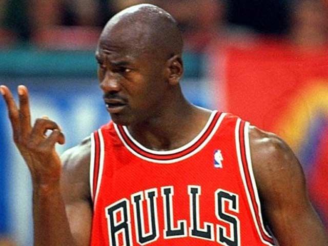 Thể thao - Cầu thủ "xấu tính nhất quả đất" đấm đồng đội, không cho ăn vì chơi tệ