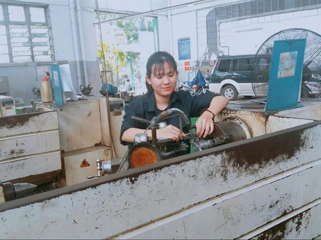 Bạn trẻ - Cuộc sống - Hai nữ sinh chinh phục ngành kỹ thuật