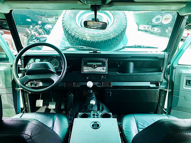 Hàng hiếm Land Rover Defender TD5 rao bán giá hơn 2 tỷ đồng - 7