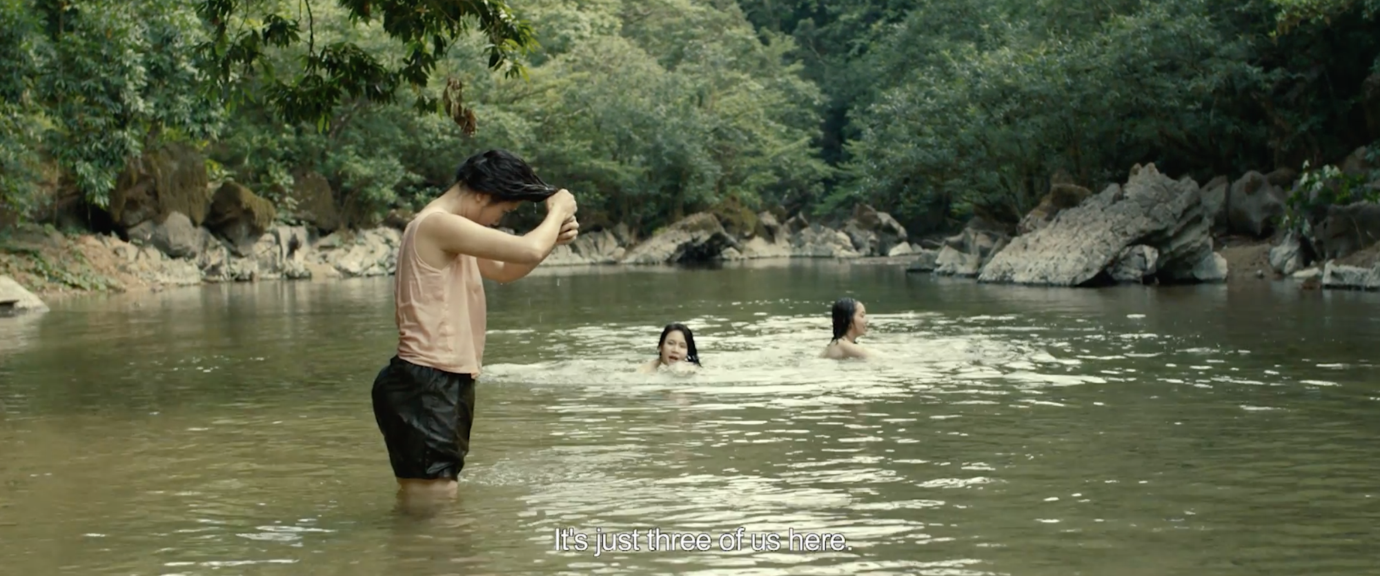 Phim Việt "đốt mắt" khán giả với cảnh nhìn trộm gái xinh tắm suối - 3