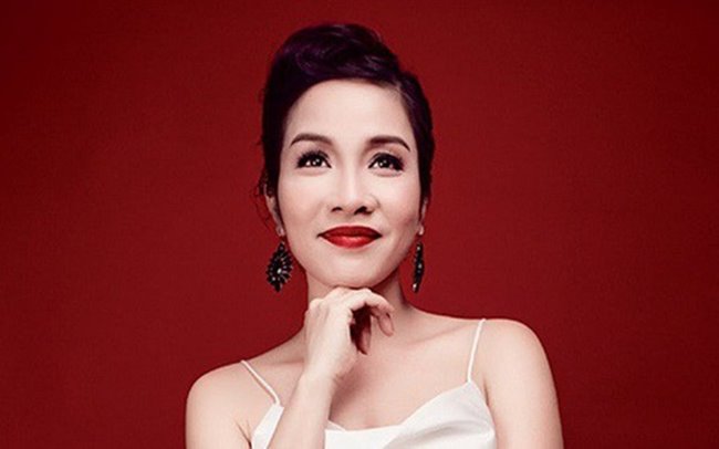 Là một trong những Diva hàng đầu làng nhạc Việt, Mỹ Linh được hàng triệu khán giả yêu mến bởi giọng hát trời phú, cuộc sống nói không với scandal và sự khéo léo trong cách vun vén hạnh phúc gia đình. Cho đến thời điểm hiện tại, nếu liệt kê gia tài bản hit của Mỹ Linh thì không đếm xuể, tiêu biểu là Thì thầm mùa xuân, Chị tôi, Hà Nội đêm trở gió, Hương ngọc lan, Trưa vắng, Phút giao thừa lặng lẽ,…&nbsp;
