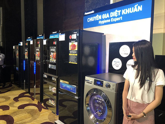 BlueAg được tích hợp trên dòng tủ lạnh ngăn đá dưới BV0 với thiết kế mặt kính cao cấp và dòng tủ lạnh French Door CY0 của Panasonic.
