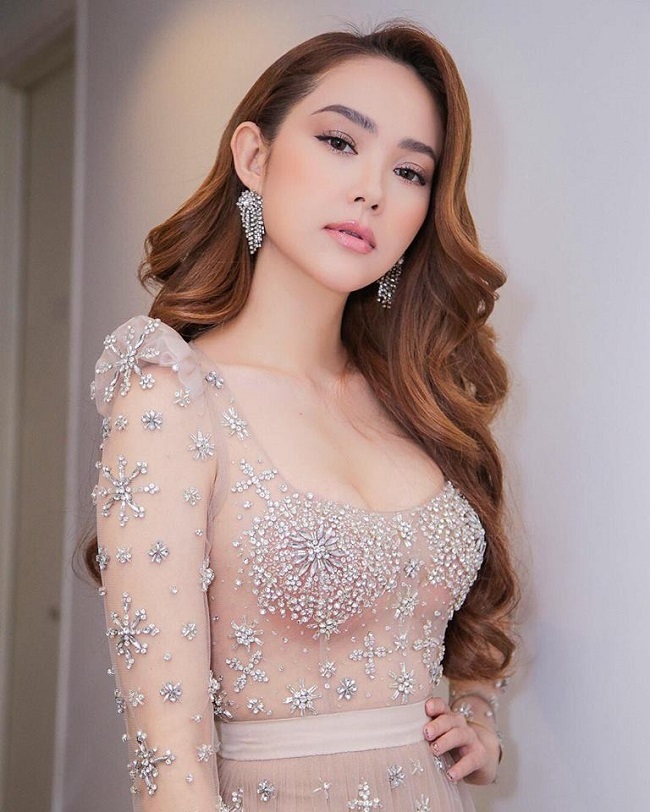 Minh Hằng hiện là nghệ sĩ nổi tiếng nhất nhì trong showbiz