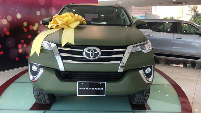 Toyota Fortuner có màu sơn lạ bất ngờ xuất hiện tại Việt Nam - 4