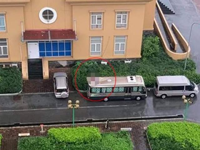 Pháp luật - Rơi trúng nóc ô tô 29 chỗ từ tầng cao chung cư, người đàn ông tử vong