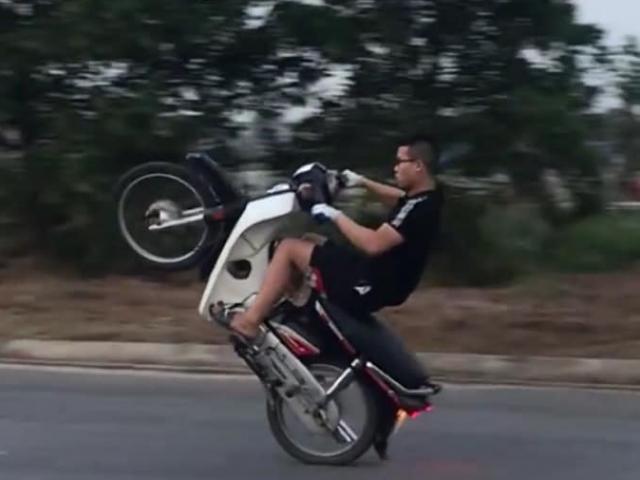 Pháp luật - Khoe “chiến tích” bốc đầu trên facebook, thanh niên nhận "kết đắng"