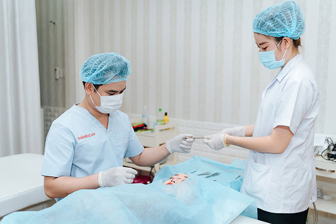 Thẩm mỹ bác sỹ Lê Quý - thương hiệu trên từng khách hàng, mang đến cho bạn sự tự tin, đánh cắp mọi ánh nhìn.