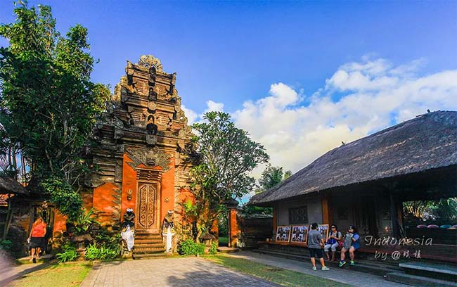 Cung điện hoàng gia nhỏ nhất thế giới vỏn vẹn chỉ vài trăm m2 ở Bali - 1