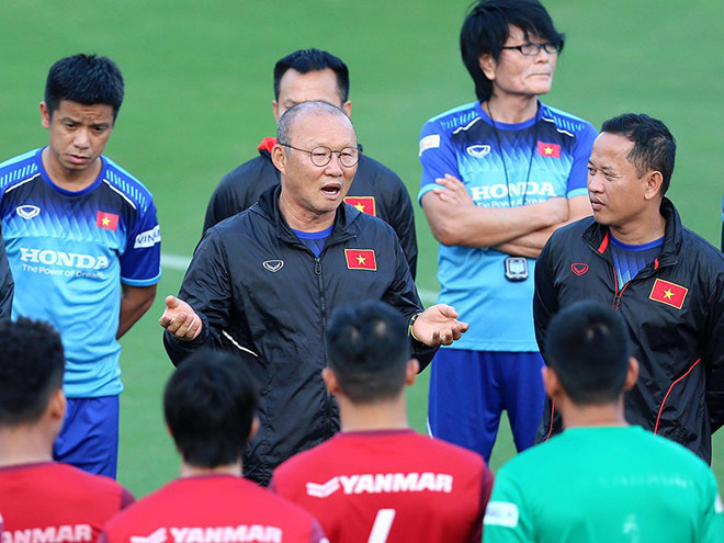 HLV Park Hang-seo cần nhiều người đồng hành để bóng đá Việt Nam thực hiện được nhiều mục tiêu lớn. Ảnh: NGỌC DUNG