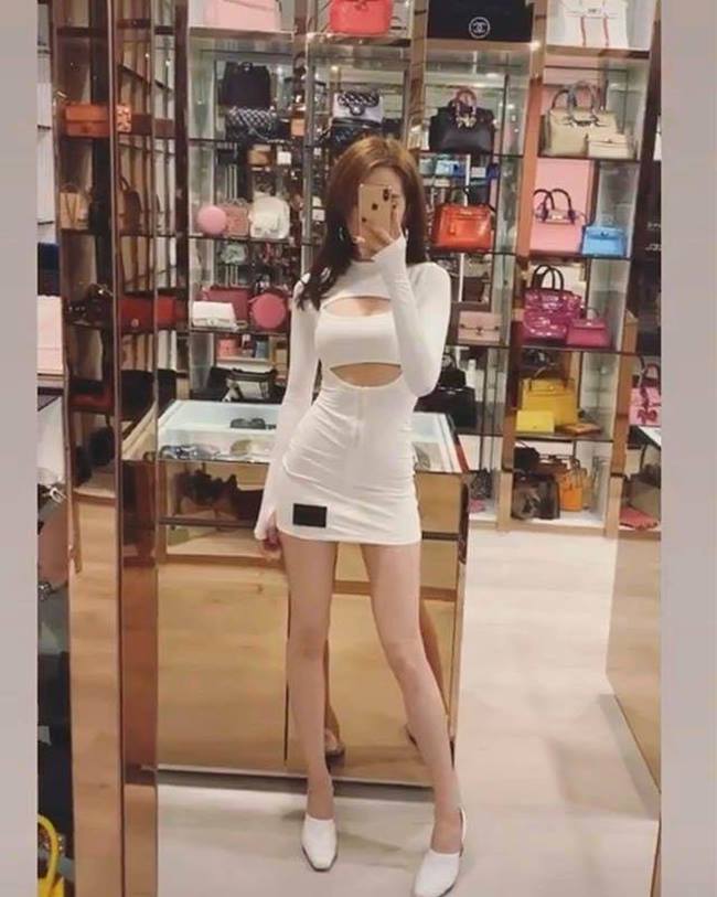 Các điểm cut out có thể nằm rải rác trên trang phục của bạn với sự sắp đặt có chủ đích và tùy theo sở thích để bạn có thể lựa chọn nó hoặc không.&nbsp;
