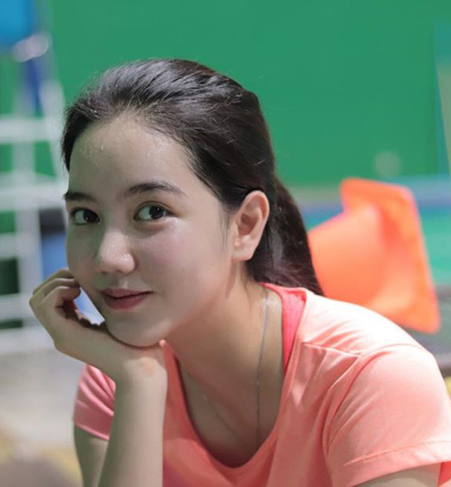 Nhìn từ mọi phía, khuôn mặt&nbsp;tay vợt cầu lông Thái Lan đều rất đẹp.
