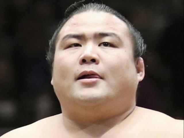 Thể thao - Sốc: Võ sỹ Sumo nặng gần 2 tạ qua đời vì Covid-19