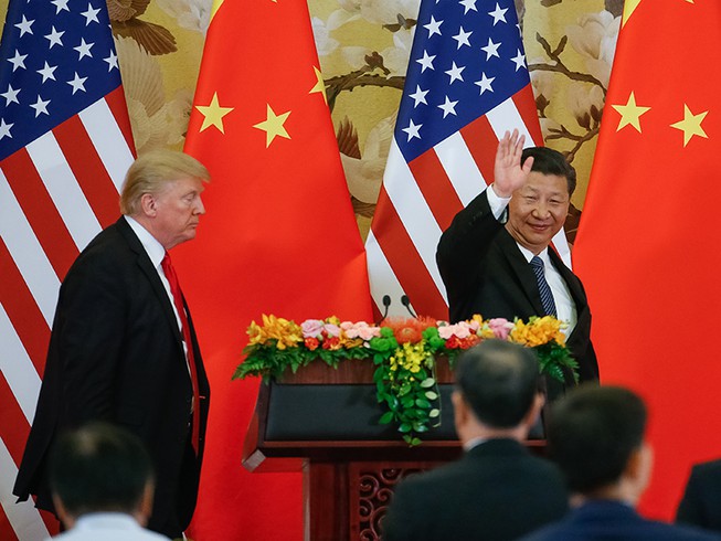 Chủ tịch Trung Quốc Tập Cận Bình (phải) và Tổng thống Mỹ Donald Trump trong chuyến thăm của ông Trump đến Bắc Kinh năm 2017. Ảnh: REUTERS