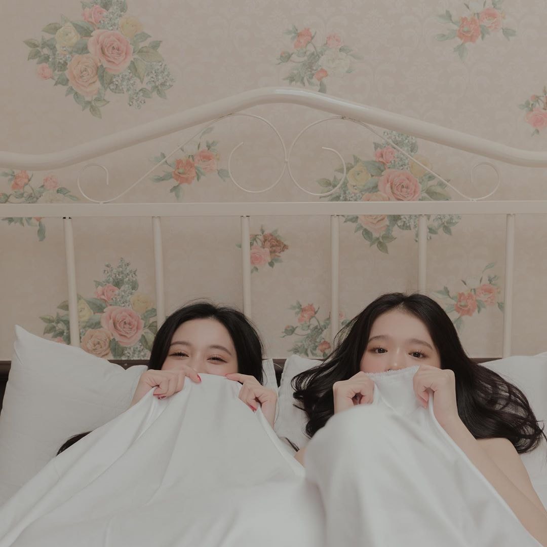 Chị em Jun Vũ và Link Ka mặc áo quây, short ngủ khoe vẻ đẹp thanh xuân non tơ - 6
