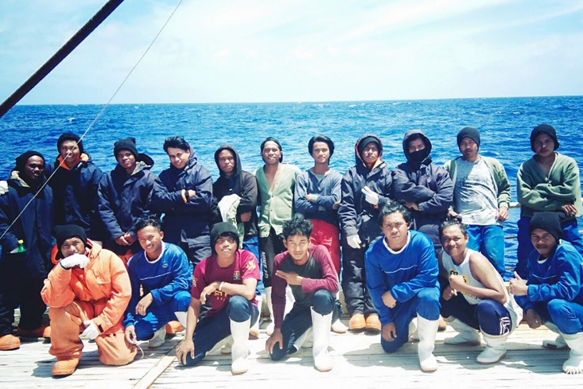 Các thuyền viên Indonesia làm việc trên tàu cá Trung Quốc&nbsp;Long Xing 629.