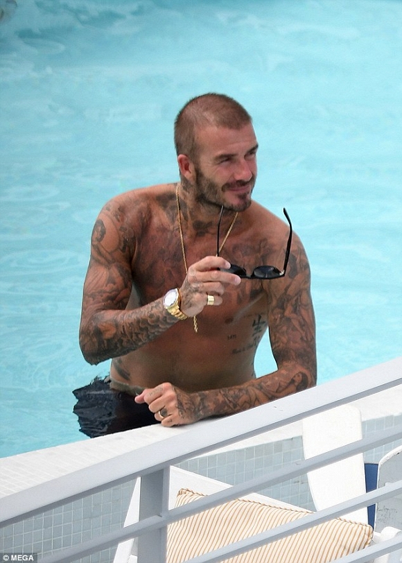 Tóc David Beckham rụng lả tả như lá thu, mắc chứng hói đầu đặc trưng ở Anh - 5