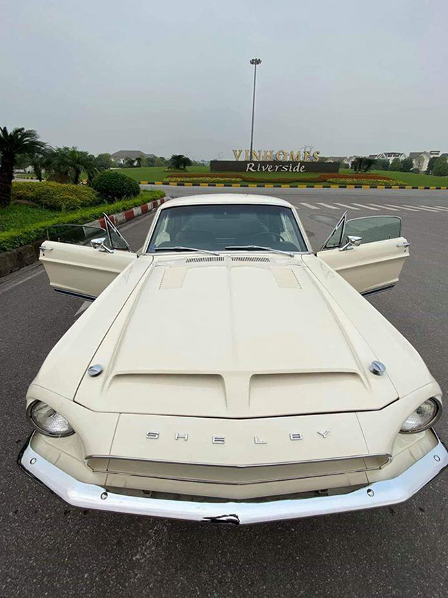 Hình ảnh chiếc xe cổ Ford Shelby Cobra GT500 1968 xuất hiện tại Việt Nam bất ngờ được chia sẻ trên mạng xã hội vào ngày 9/5 vừa qua khiến giới mê xe quan tâm
