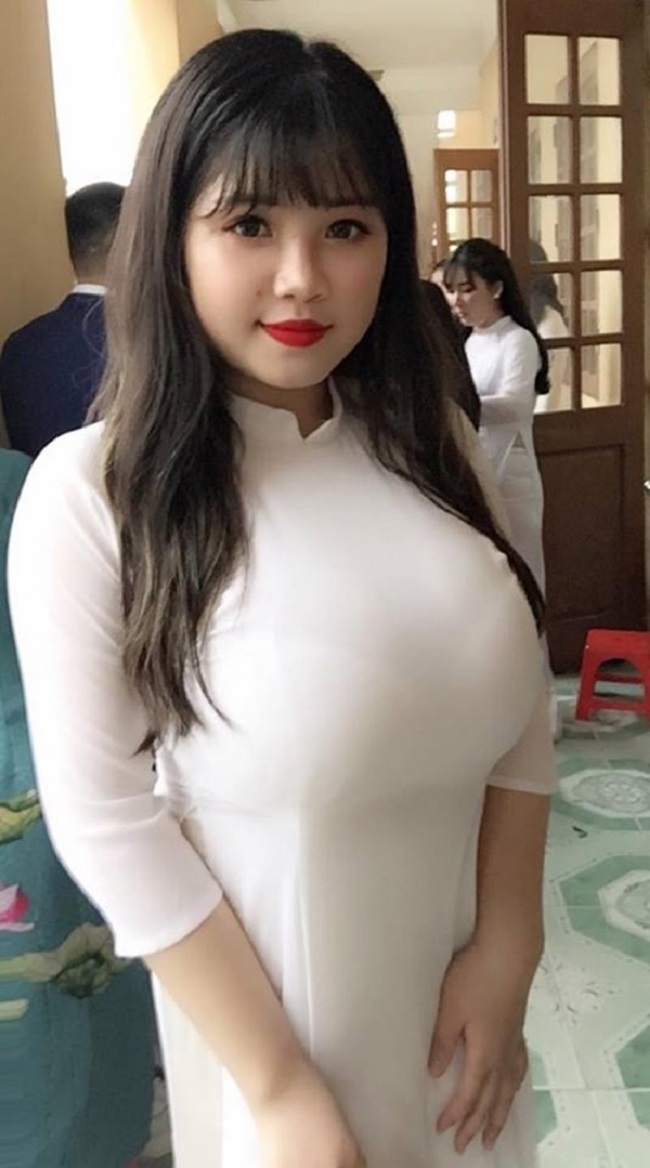 Nữ sinh Hải Dương - Võ Thị Thu Trang (sinh năm 2000) từng gây xôn xao cộng đồng mạng vì ngoại hình quá khổ, sở hữu số đo vòng 1 lên tới 110cm. 
