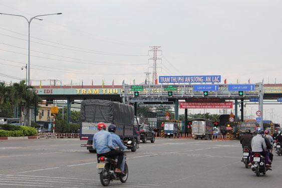 Trạm thu phí An Sương - An Lạc trên Quốc lộ 1 (quận Bình Tân, TP HCM), một trong những dự án BOT tại TP HCM. Ảnh: Gia Minh