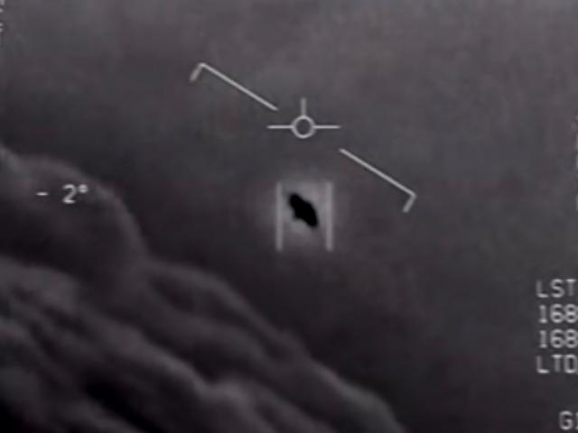 Chuyện lạ - Chi tiết những lần chiến đấu cơ Mỹ chạm trán UFO khiến ông Trump kinh ngạc