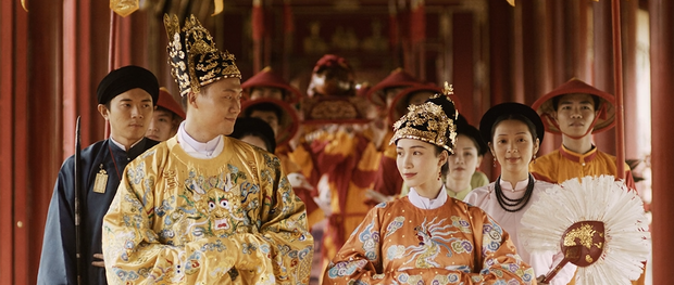Hòa Minzy trong ngày cưới vua Bảo Đại được tái hiện vô cùng hoành tráng từ trang phục tới phụ kiện.