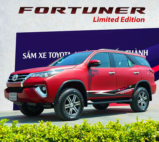 Xe SUV Toyota Fortuner Limited Edition sở hữu màu sơn xanh navy độc đáo - 7