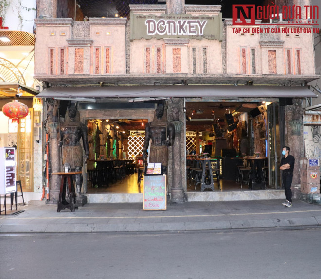 Nhà hàng phố Tây Bùi Viện không có
khách.