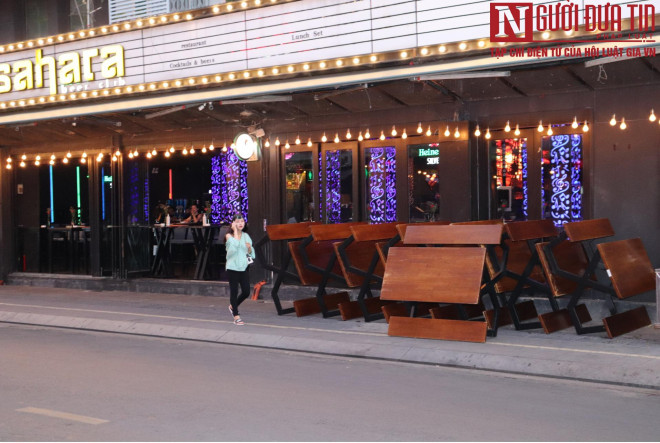 Khách nước ngoài hoàn toàn vắng
bóng.