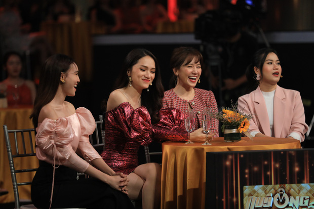 4 quý cô trong ban bình luận: Hari Won, Lâm Vỹ Dạ, Lan Ngọc và Hương Giang.