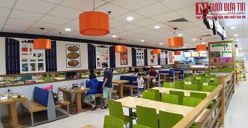 Các dịch vụ giải trí, ẩm thực thưa
thớt khách. 