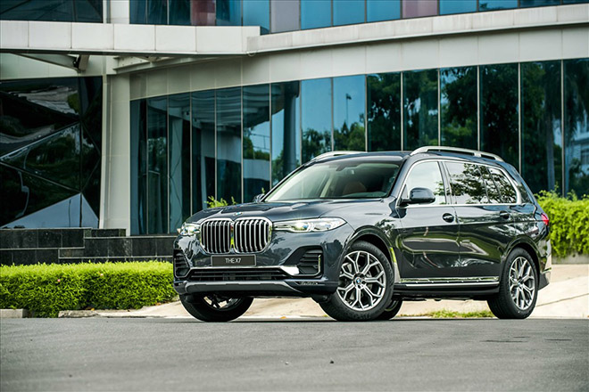 BMW X7 giảm giá cực khủng tới 650 triệu đồng - 1