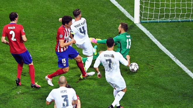 Tiết lộ sốc chung kết Cúp C1: Trọng tài số 1 Anh &#34;giúp&#34; Real thắng Atletico - 1